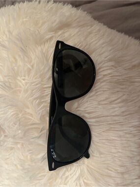Ray-Ban Black Round Sunglasses